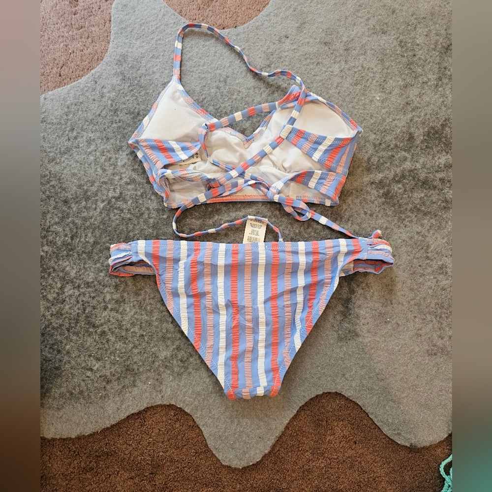 Jessica Simpson bikini - Picture 2 of 3